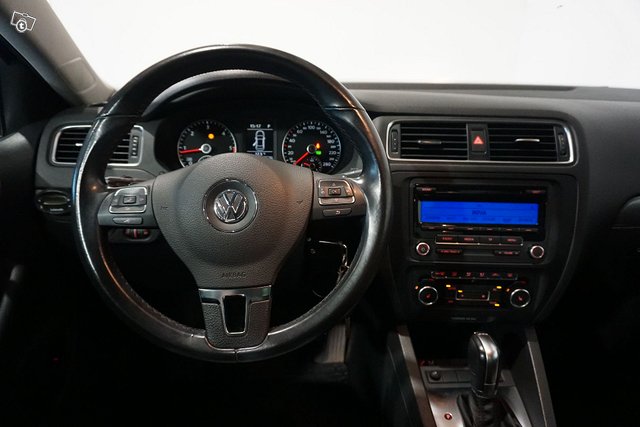 Volkswagen Jetta 11