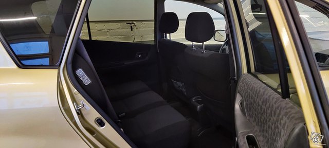 Toyota Corolla Verso 6