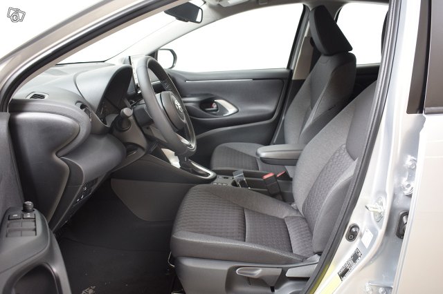 Toyota YARIS 9