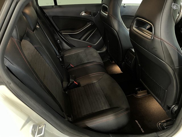 Mercedes-Benz CLA 12