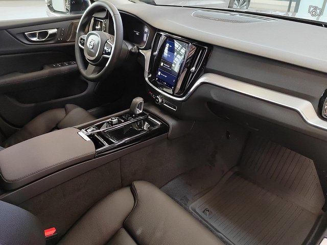 VOLVO V60 6
