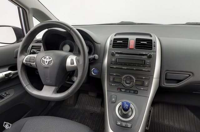 Toyota AURIS 9