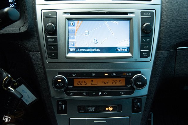 Toyota Avensis 19