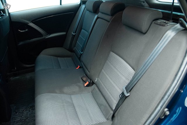 Toyota Avensis 23
