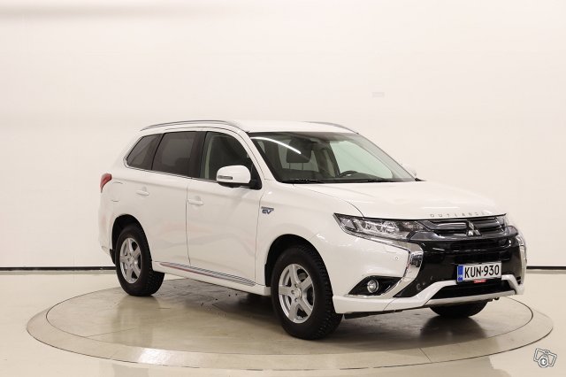 Mitsubishi Outlander PHEV 3