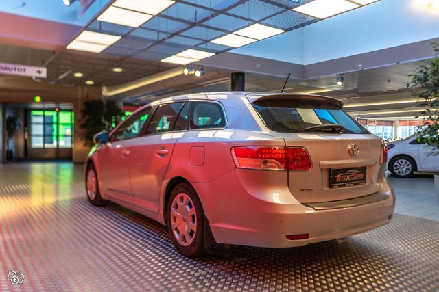 Toyota Avensis 4