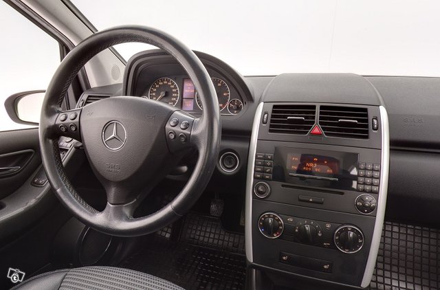 Mercedes-Benz A 8