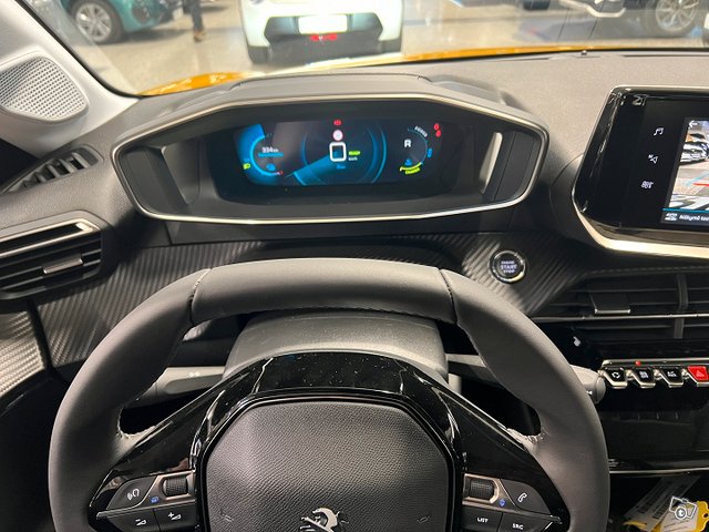 Peugeot E-208 10
