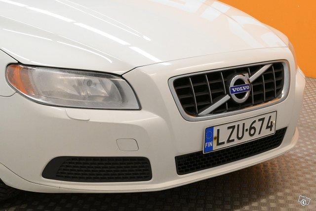 Volvo V70 9