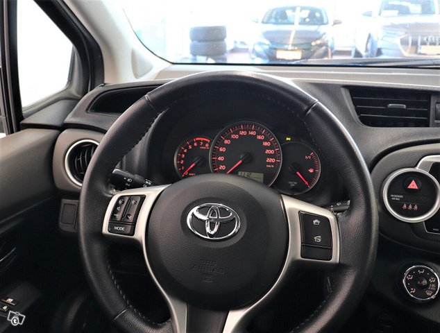 Toyota Yaris 7