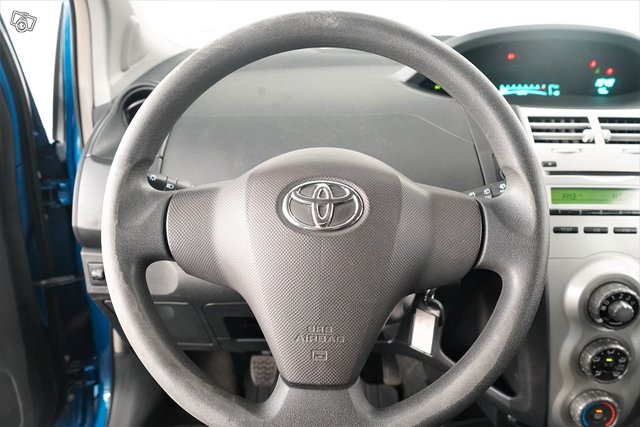 Toyota Yaris 10
