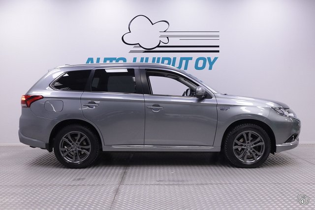 Mitsubishi Outlander PHEV 3