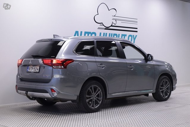 Mitsubishi Outlander PHEV 4