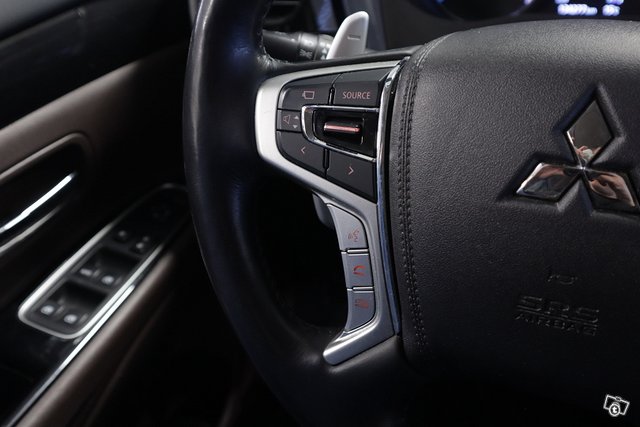Mitsubishi Outlander PHEV 22