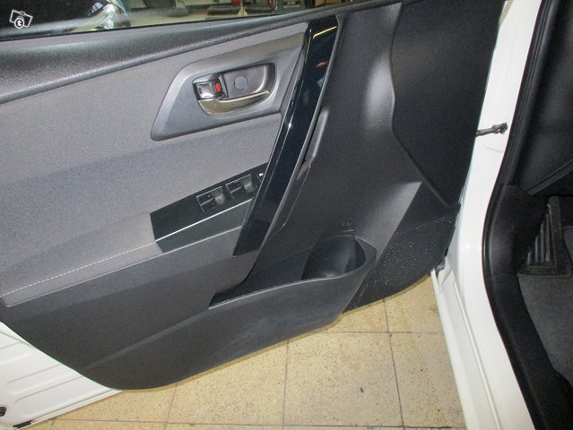 Toyota Auris 13