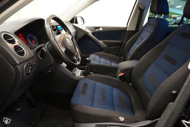 Volkswagen Tiguan 8