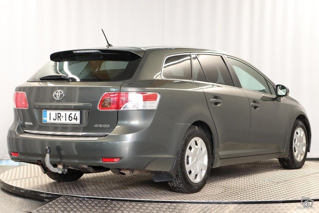 Toyota Avensis 4