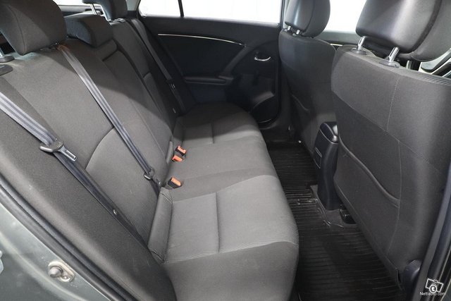 Toyota Avensis 9