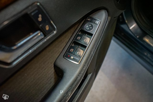 Mercedes-Benz E 12