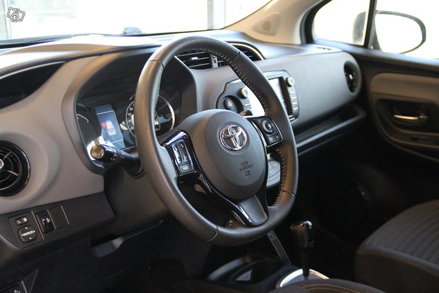 Toyota Yaris 11