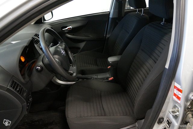 Toyota Corolla 4