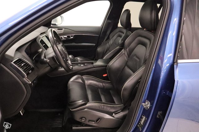 Volvo XC90 11