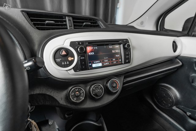 Toyota Yaris 13