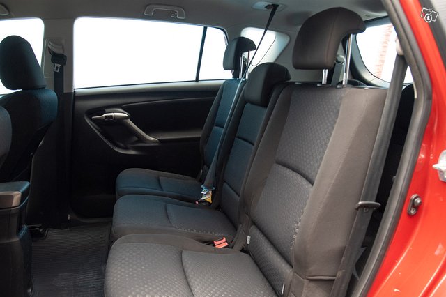 Toyota VERSO 21