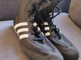 Adidas nyrkkeilytossut, Kamppailulajit, Urheilu ja ulkoilu, Kirkkonummi, Tori.fi Adidas nyrkkeilytossut, Kamppailulajit, Urheilu ja ulkoilu, Kirkkonummi, Tori.fi