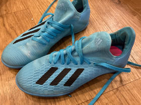 Adidas futsall kengät 37,5, Jalkapallo, Urheilu ja ulkoilu, Espoo, Tori.fi Adidas futsall kengät 37,5, Jalkapallo, Urheilu ja ulkoilu, Espoo, Tori.fi