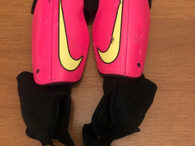 VARATTU Nike charge säärisuojat, Jalkapallo, Urheilu ja ulkoilu, Ylöjärvi, Tori.fi VARATTU Nike charge säärisuojat, Jalkapallo, Urheilu ja ulkoilu, Ylöjärvi, Tori.fi