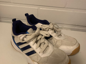 Sisäpelikengät Adidas 34, Pallopelit, Urheilu ja ulkoilu, Espoo, Tori.fi Sisäpelikengät Adidas 34, Pallopelit, Urheilu ja ulkoilu, Espoo, Tori.fi