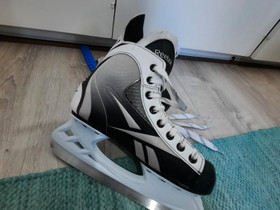 Reebok luistimet, koko 37, Jääkiekko ja luistelu, Urheilu ja ulkoilu, Oulu, Tori.fi Reebok luistimet, koko 37, Jääkiekko ja luistelu, Urheilu ja ulkoilu, Oulu, Tori.fi