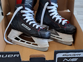 Bauer NS lasten hokkarit 35, Jääkiekko ja luistelu, Urheilu ja ulkoilu, Espoo, Tori.fi Bauer NS lasten hokkarit 35, Jääkiekko ja luistelu, Urheilu ja ulkoilu, Espoo, Tori.fi