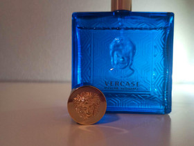 Versace hajuvesi 100ml, Kauneudenhoito ja kosmetiikka, Terveys ja hyvinvointi, Vantaa, Tori.fi Versace hajuvesi 100ml, Kauneudenhoito ja kosmetiikka, Terveys ja hyvinvointi, Vantaa, Tori.fi
