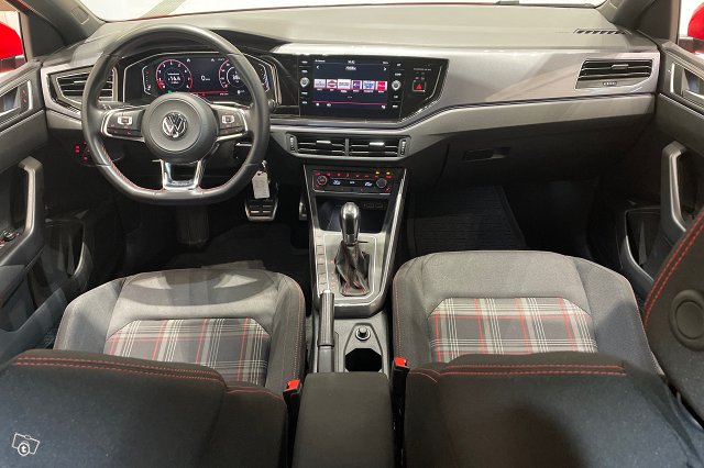 VOLKSWAGEN POLO 8