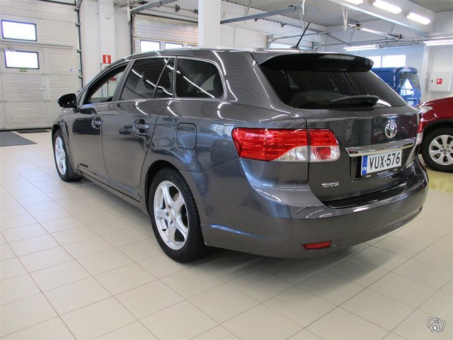 Toyota Avensis 4