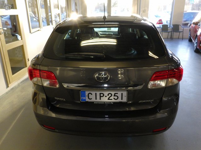 Toyota Avensis 5