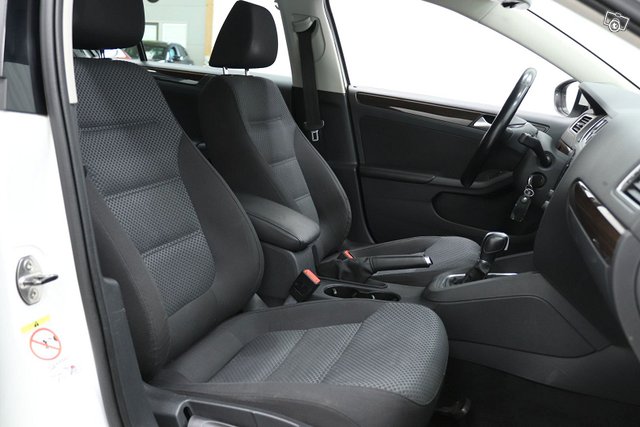 Volkswagen Jetta 11