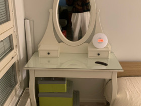 Meikkipöydä / kampauspöydä Ikea hemnes ja tuoli, Pöydät ja tuolit, Sisustus ja huonekalut, Helsinki, Tori.fi Meikkipöydä / kampauspöydä Ikea hemnes ja tuoli, Pöydät ja tuolit, Sisustus ja huonekalut, Helsinki, Tori.fi