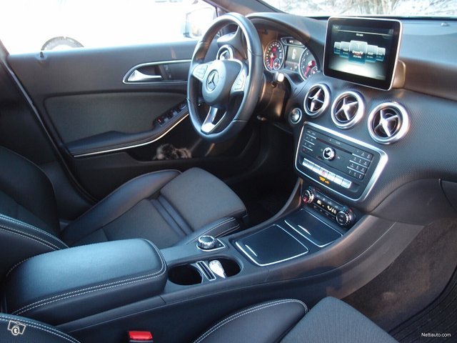 Mercedes-Benz A 8