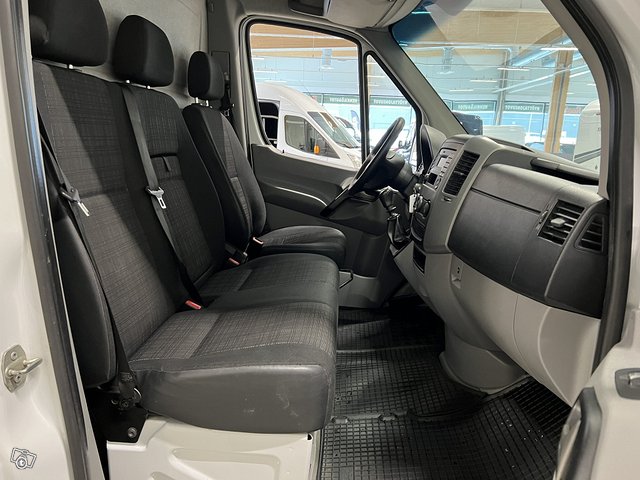 Mercedes-Benz Sprinter 9