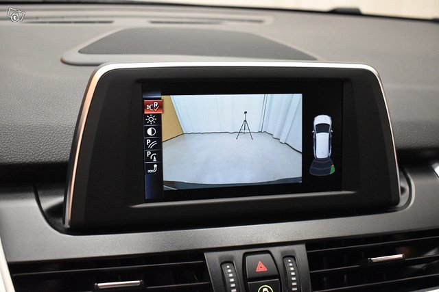 BMW 216 23