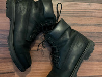 Timberlandin mustat kengät