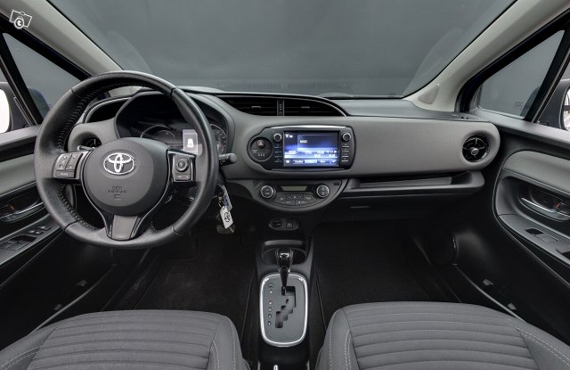 Toyota Yaris 8