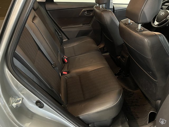 Toyota Auris 12