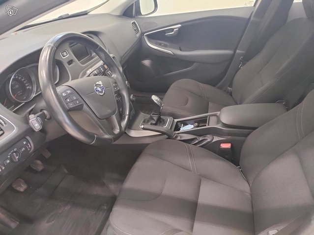 Volvo V40 14