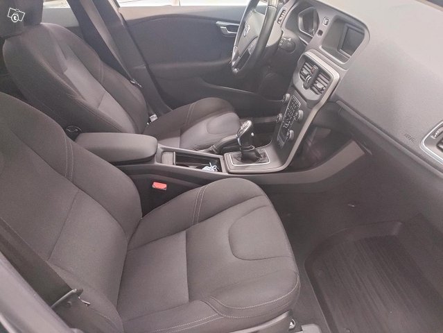 Volvo V40 16