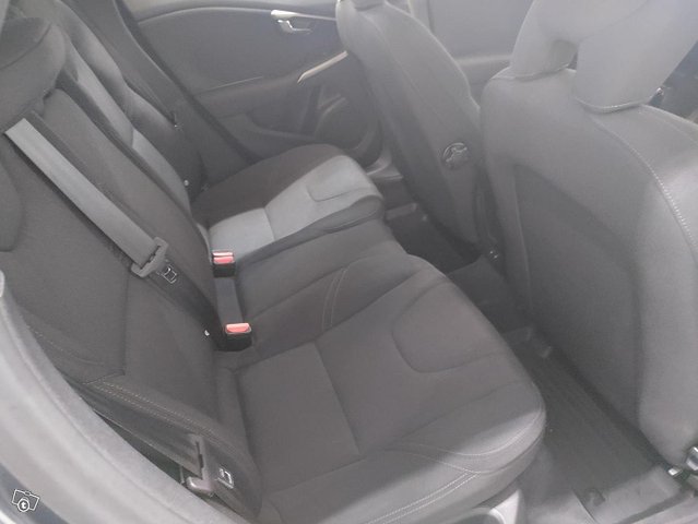 Volvo V40 17