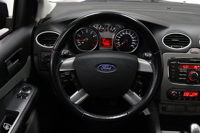 Ford Focus 10
